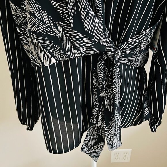 🌸 Alfani Women's Side Tie V Neck Stripe Blouse Size Medium - Picture 6 of 9
